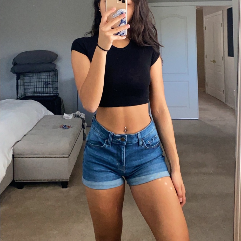 Shaping Jean Shorts